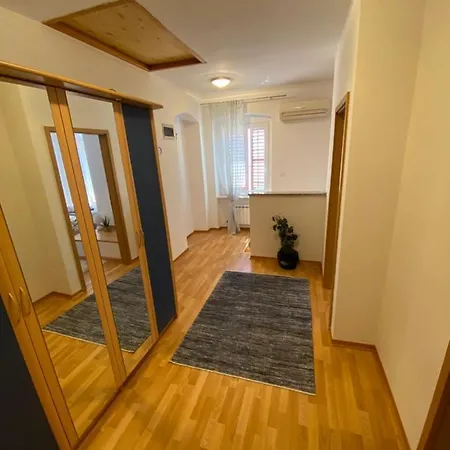 アパート Shadi *